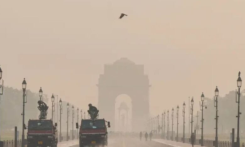 Delhi Pollution: दिल्ली में बढ़ता प्रदूषण और ठंड का प्रकोप, कई इलाकों में वायु गुणवत्ता सूचकांक 300 से ऊपर दर्ज