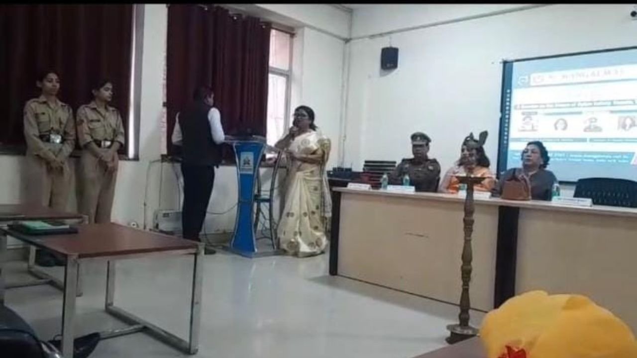Noida: मिशन शक्ति 5.0 के तहत महिला और साइबर सुरक्षा पर ग्रेटर नोएडा में जागरूकता सेमिनार आयोजित हुआ