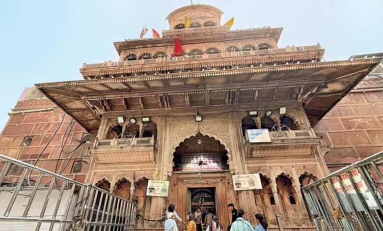 UP News: न्यायाधीश ने पुलिस की लापरवाही पर जताई नाराजगी, बांके बिहारी मंदिर मामले में तत्काल FIR दर्ज करने का आदेश