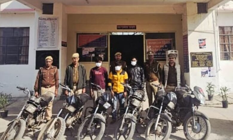 Noida Crime: नोलेज पार्क पुलिस ने किया बड़ा खुलासा, चोरी की बाइक और नकली नंबर प्लेट के साथ तीन आरोपी गिरफ्तार